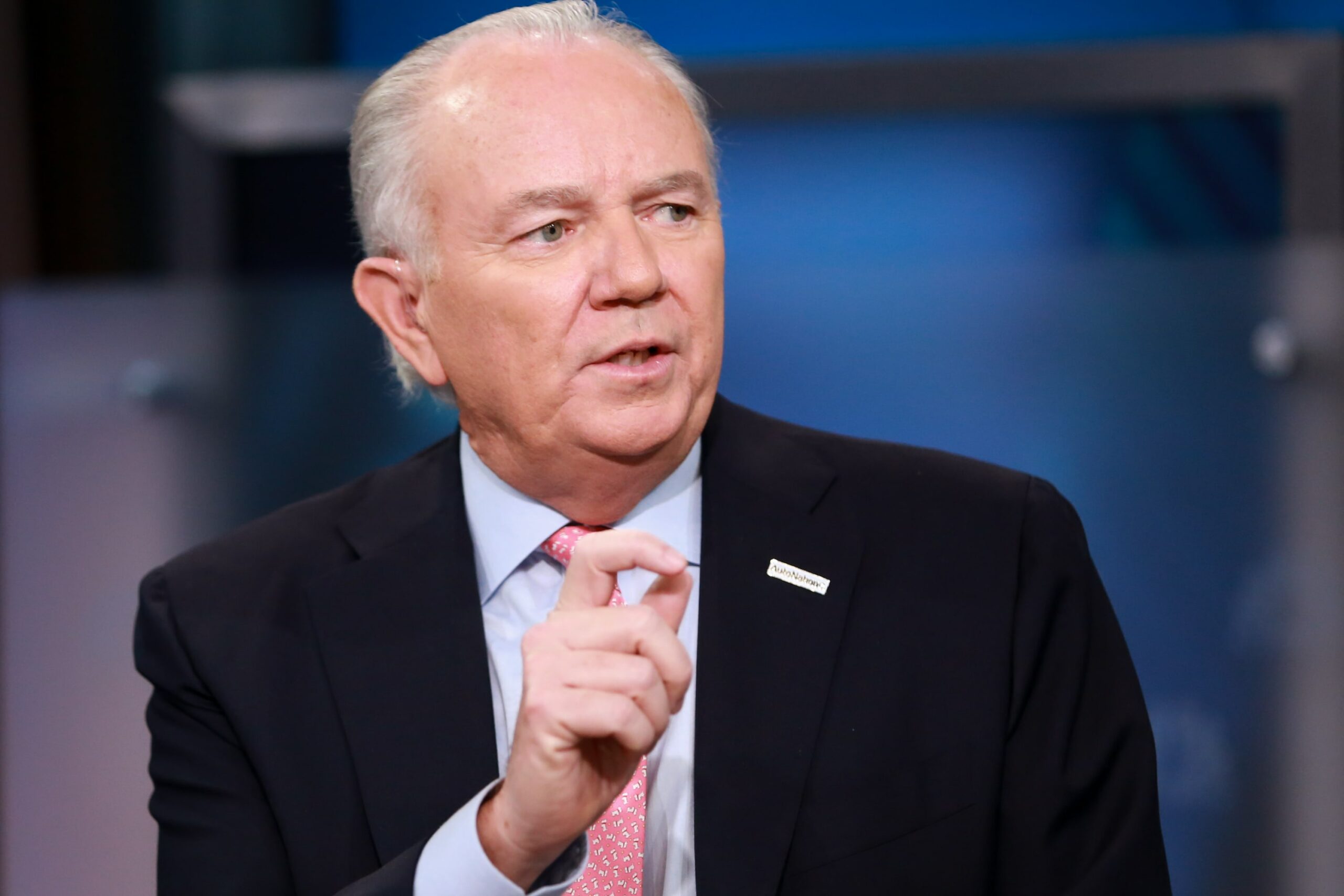 AutoNation CEO Mike Jackson to step aside after nearly 20 years