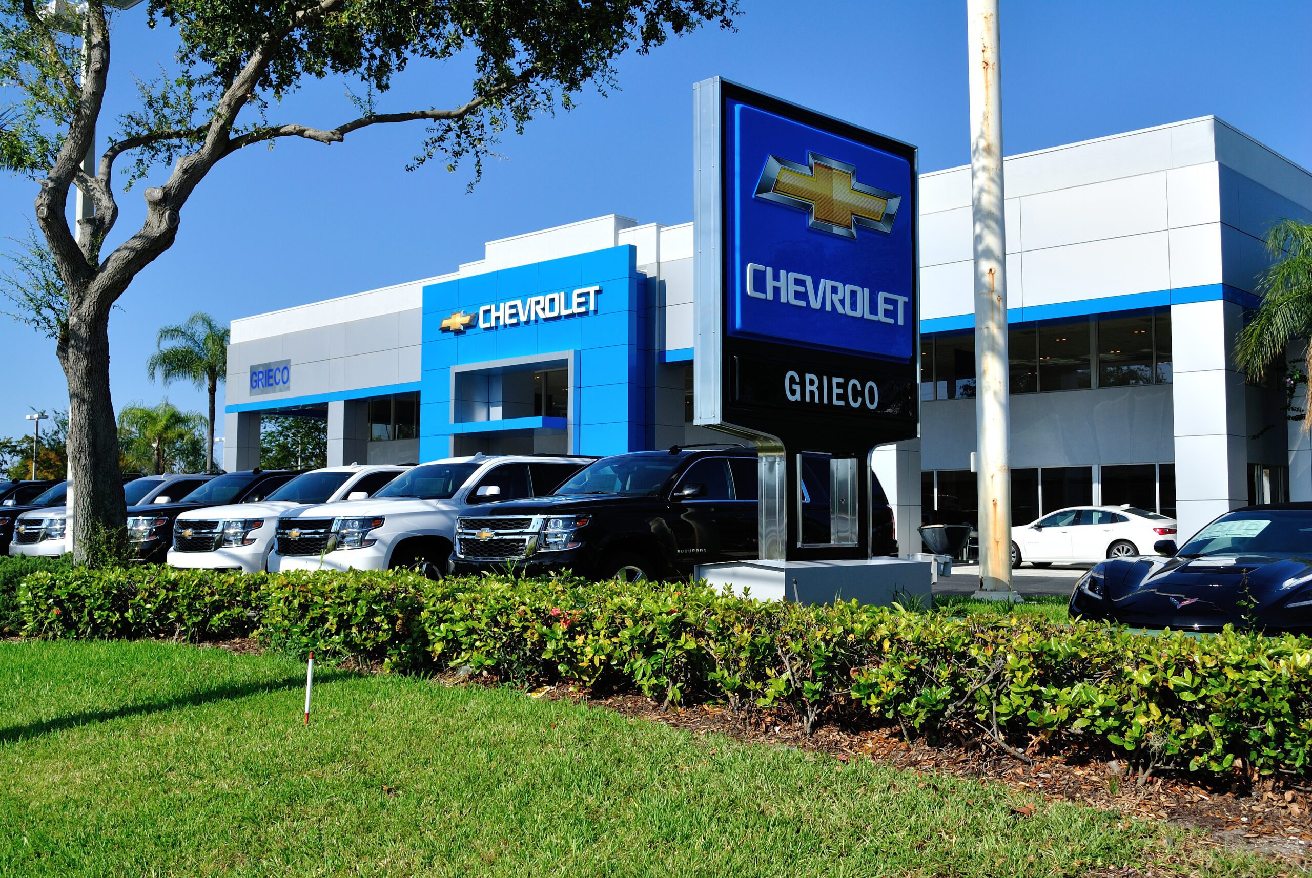 how much does it cost to buy a car dealership franchise